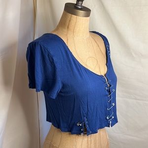 Aeropostale size XL blue safety pin crop top